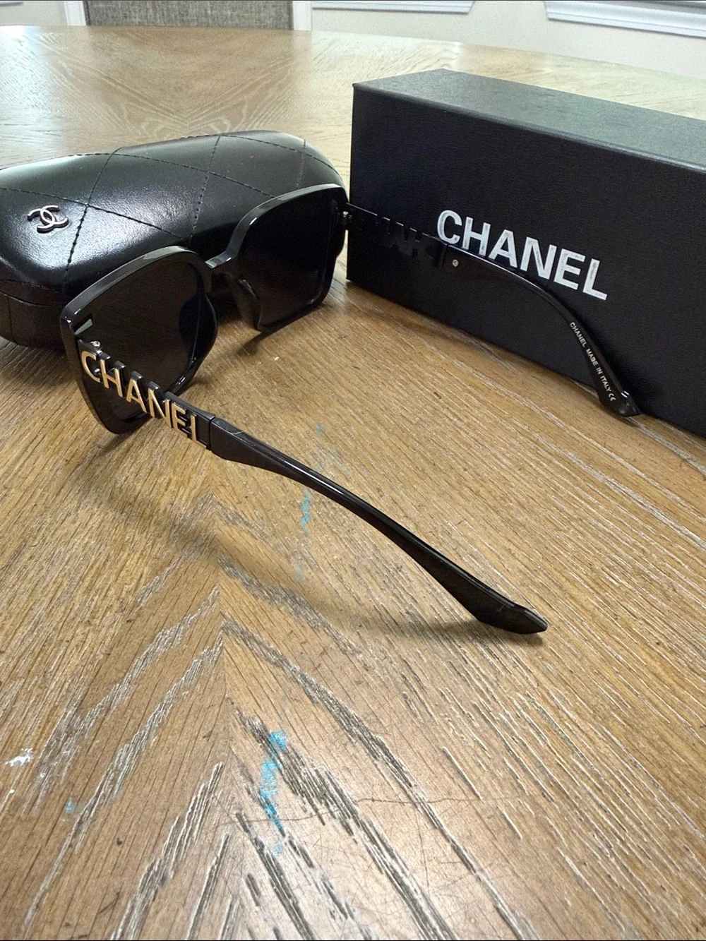 CHANEL bold oversized